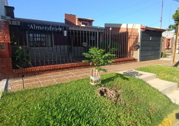 Casa con pileta amplio garaje 